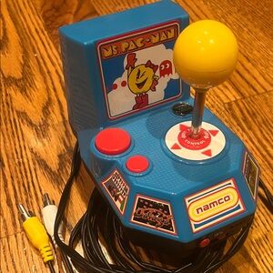 Ms. Pac-man mini arcade-style 2004 Namco game.